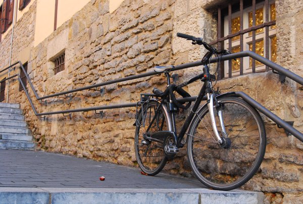 Bicicleta en el casco viejo de Vitoria