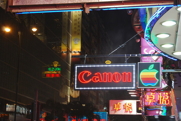 Carteles de Canon y Apple en Hong Kong