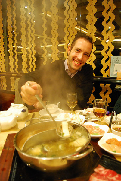 Chicharrero por Hong Kong comiendo Hot pot