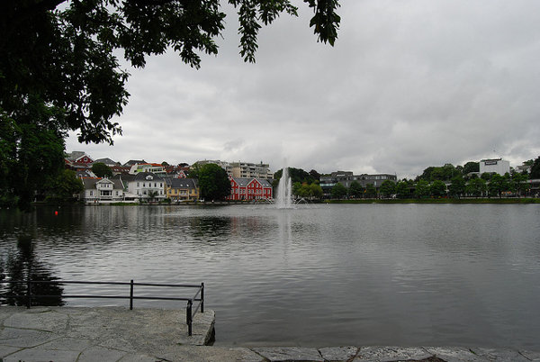 El lago Breiavatnet de Stavanger