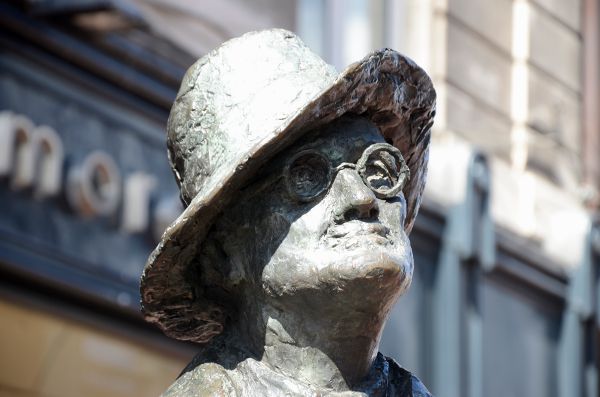 Estatua de James Joyce en Nort Earl Street de Dublín