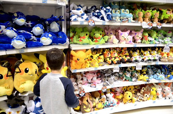 Photos of Japan with children, Teo in the Pokémon Center