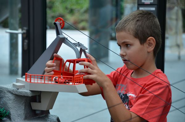 Niño jugando en el Playmobil FunPark de Alemania