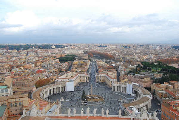 Plaza de San Pedro desde la la cúpula de la Basílica en el Vaticano