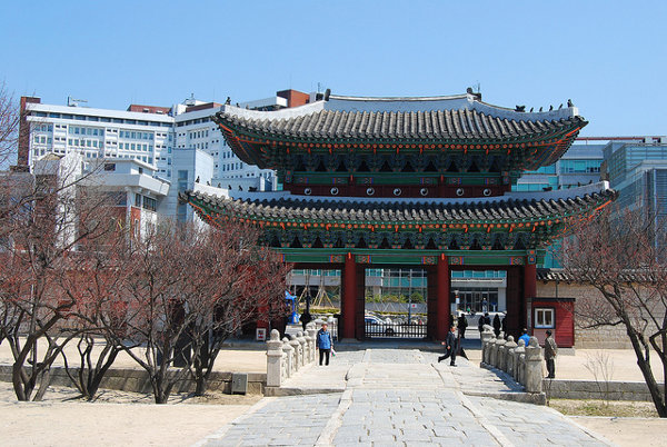 Puerta del Palacio Changgyeonggung de Seúl