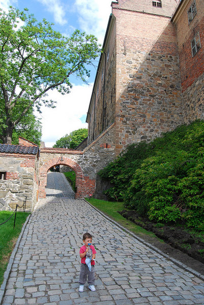 Teo en la fortaleza de Akershus en Oslo
