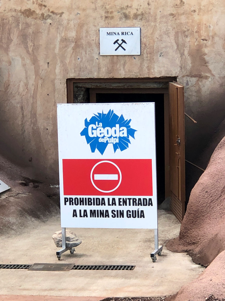 Visita a la geoda de Pulpi en Almeria, acceso a la mina
