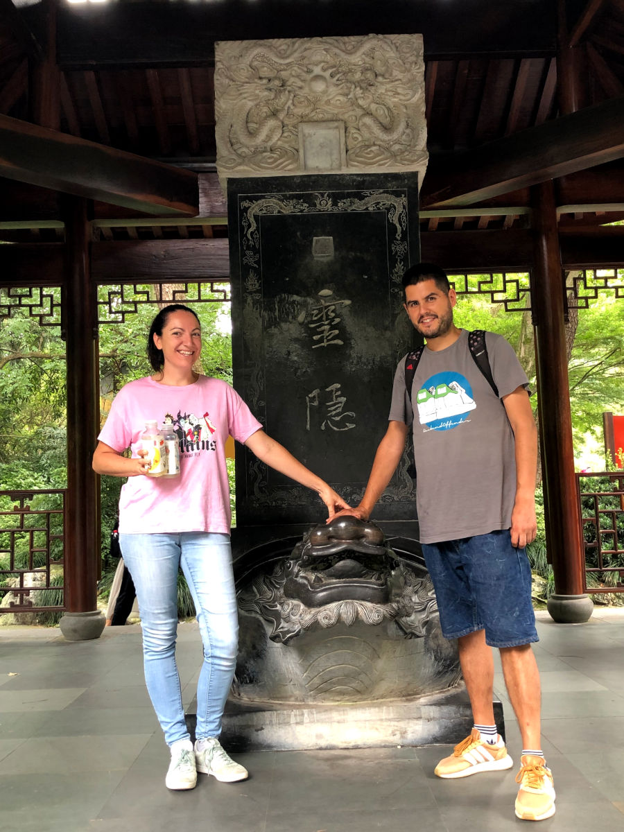 Qué ver en Hangzhou, Pau y Vero en el Templo Lingyin
