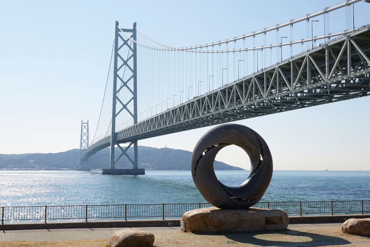 El famoso puente Akashi Kaikyo