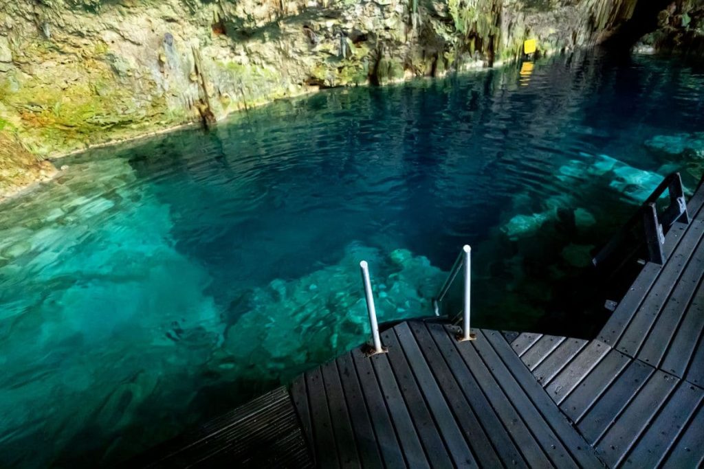 piscina natural en cueva de saturno
