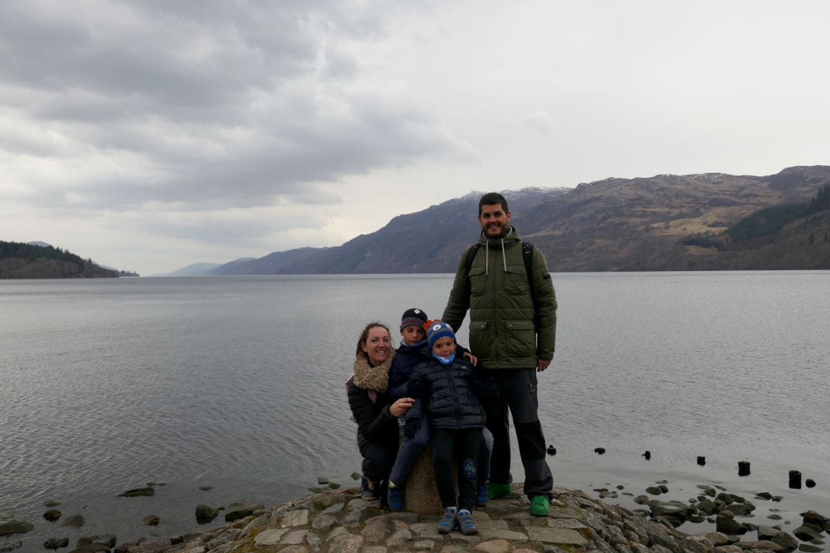 En familia en el Lago Ness