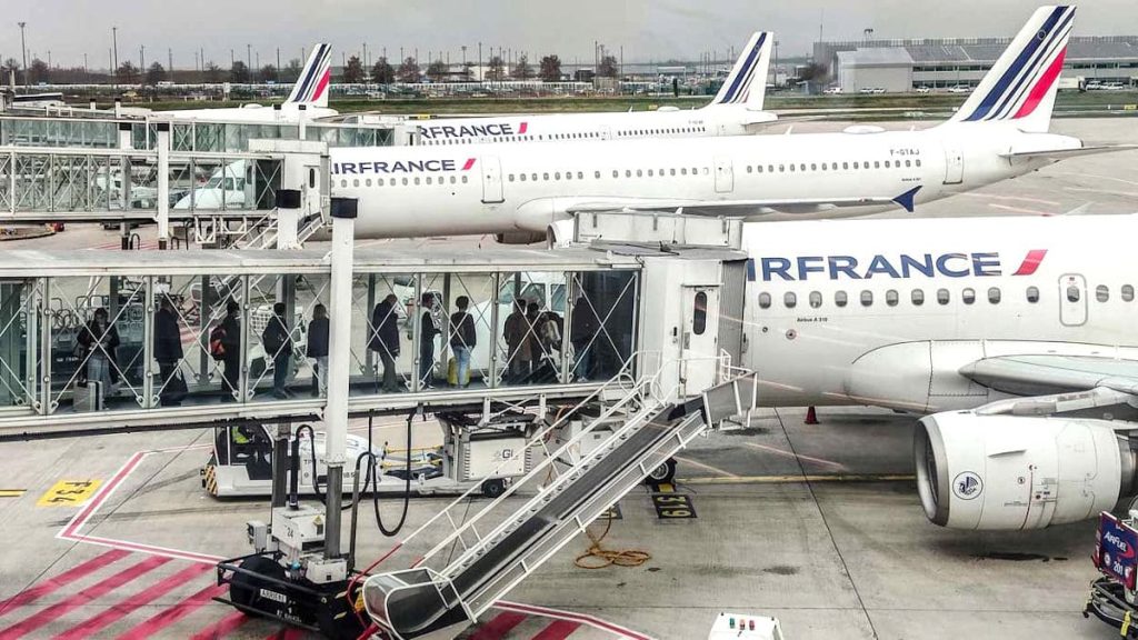 aviones de air france en el aeropuerto charles de gaulle de paris