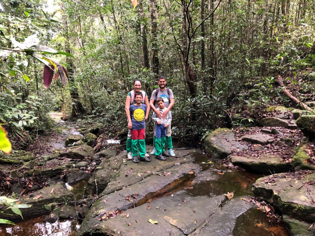 Bosque de Sinharaja en Sri Lanka en familia