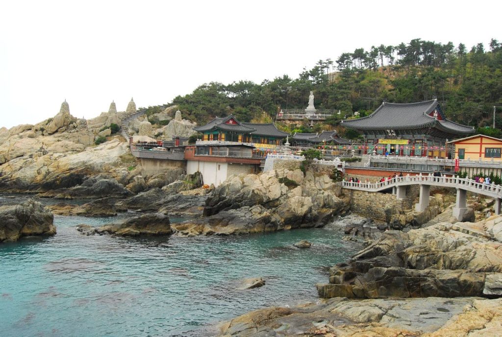 Templo Haedong Yonggungsa de Busan en Corea del Sur