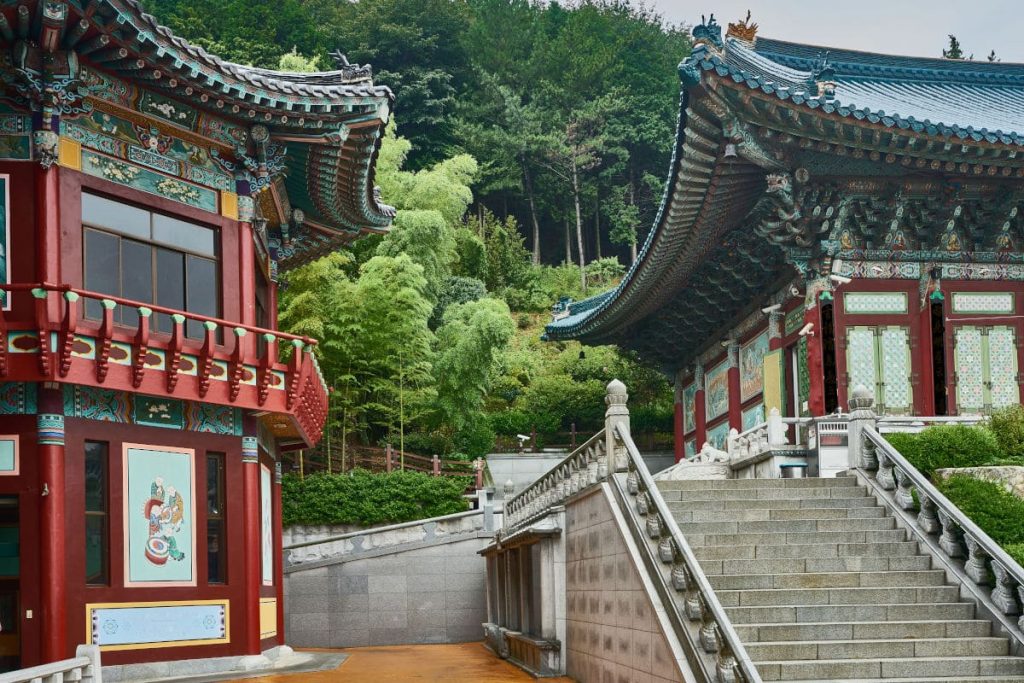 Templo Seokbulsa de Busan en Corea del Sur