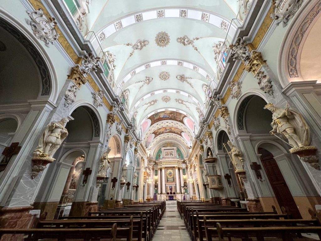 El interior de la Catedral de la Mariola en Bocairent