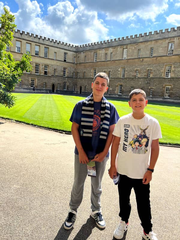 Teo y Oriol en el New College de Oxford