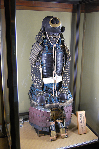 Armadura samurai del distrito de Nagamacho en Kanazawa
