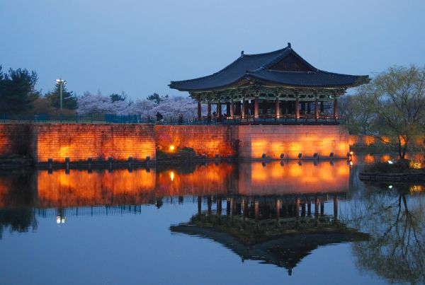 Atardecer en el estanque Anapji de Gyeongju