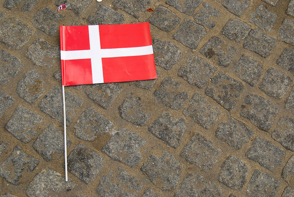 Bandera de Dinamarca en Rådhuspladsen