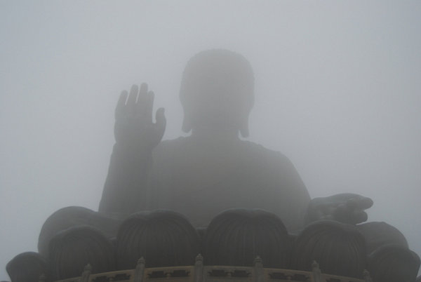 Budas en la niebla
