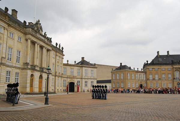 Cambio de guardia en Amalienborg