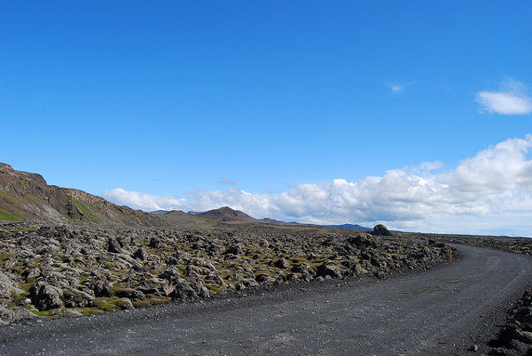 Carreteras de Islandia y campos de lava