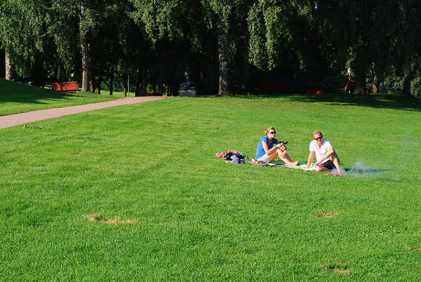 De picnic en el Vigelandsparken de Oslo