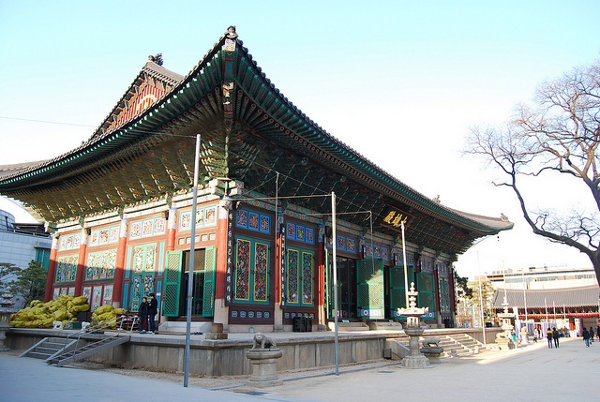 Edificio principal del templo Jogyesa de Seúl