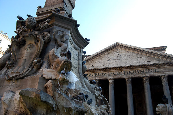 El Panteón de Roma y la fuente