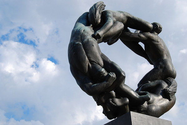 Escultura de bronce del parque de las estatuas de Oslo