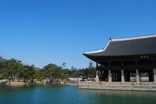 Estanques en el Palacio Gyeongbokgung de Seúl