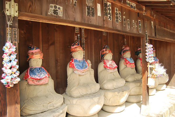 estatuas del hida kokubun-ji