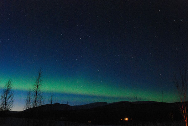 estelas de aurora boreal en laponia