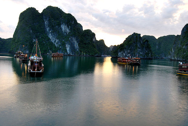 Fotos Bahía de Ha Long en Vietnam, amaneciendo