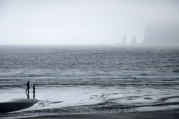 Fotos Islas Feroe. Tjørnuvík. La playa de arena negra.
