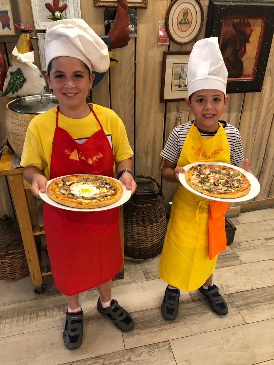 Fotos de Aragón, Teo y Oriol pizza Alambique Huesca