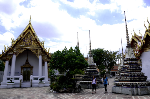 Fotos de Bangkok, Wat Pho estupas y turistas