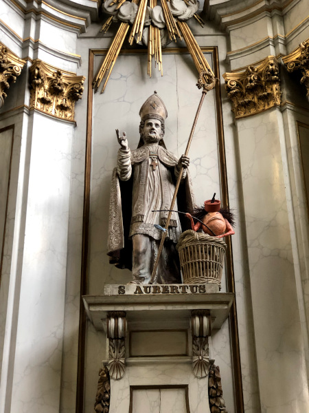 fotos de bruselas, estatua santo en la chepelle