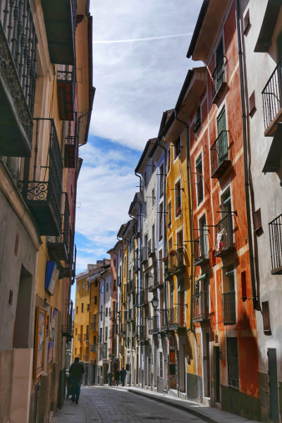 Casas de colores de la calle Alfonso VIII de Cuenca