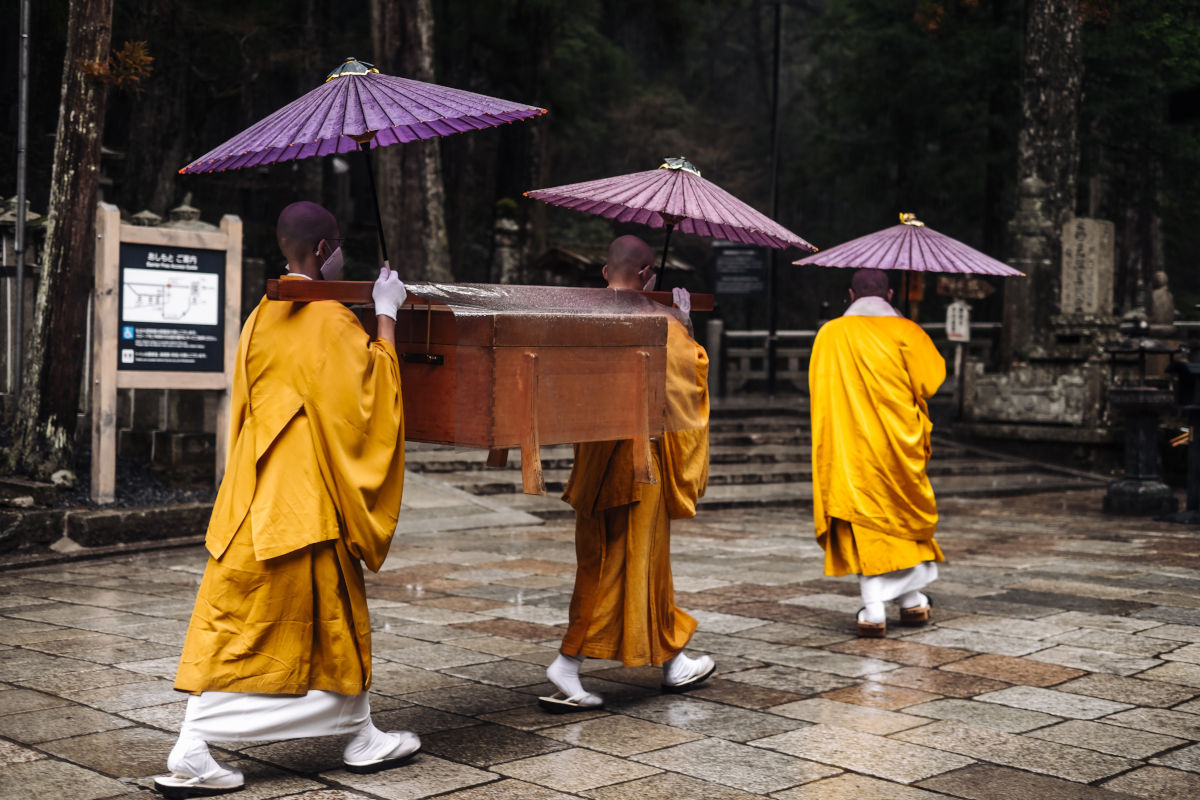 fotos de japon, monjes en koyasan