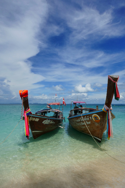 Fotos de Krabi en Tailandia, long boats en playa