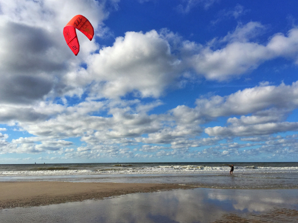 Fotos de La Haya, kitesurf rojo playas de Kijkduin