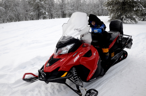 Fotos de Laponia Finlandesa, Oriol en la moto de nieve