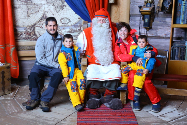 Fotos de Laponia Finlandesa, Pau, Teo, Oriol y Vero con Papa Noel en la Santa Claus Village