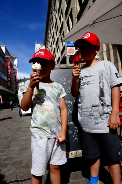Fotos de Nantes en Francia, Teo y Oriol helados
