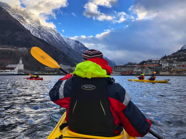 Fotos de Odda en Noruega, Pau en kayak por el fiordo