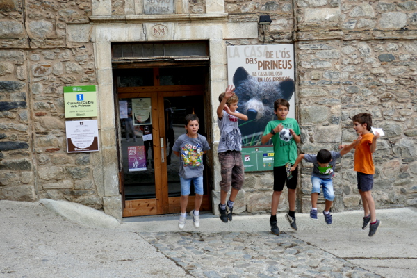 Fotos de Pirineo de Lleida, Teo, Oriol niños Casa Os Bru