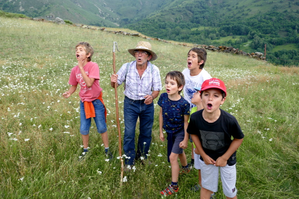 Fotos de Pirineo de Lleida, Teo y Oriol niños pastor
