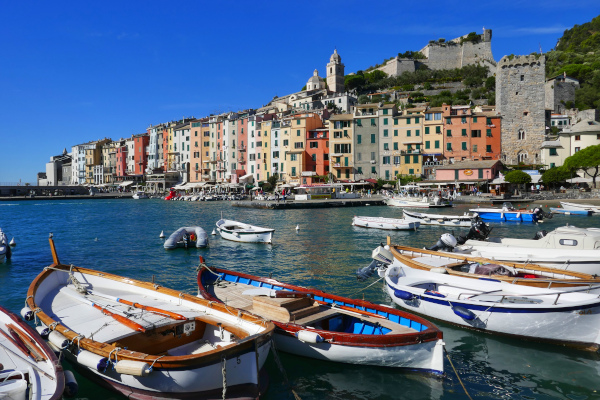 Fotos de Portovenere en Italia, casas de colores y barcas